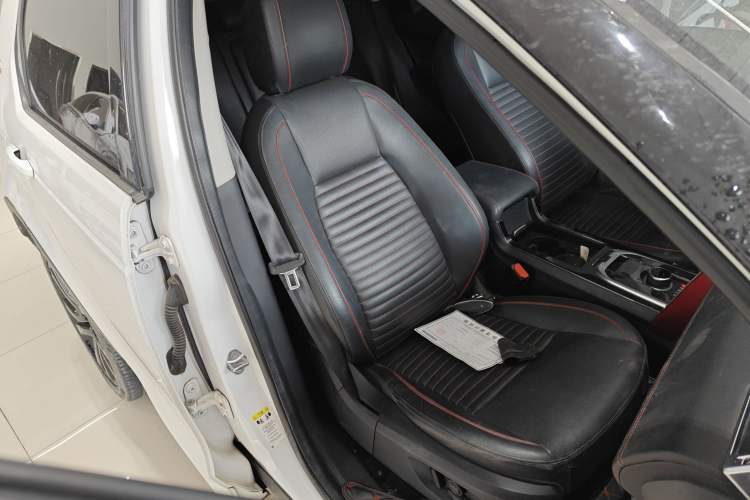 Used Land Rover Discovery Sport 2019 240 PS SE Dynamic Version China VI Standard Right Front Seat