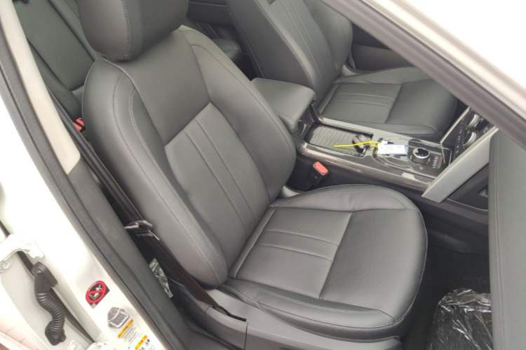 Used Land Rover Discovery Sport 2019 240 PS SE Version China VI Standard Right Front Seat