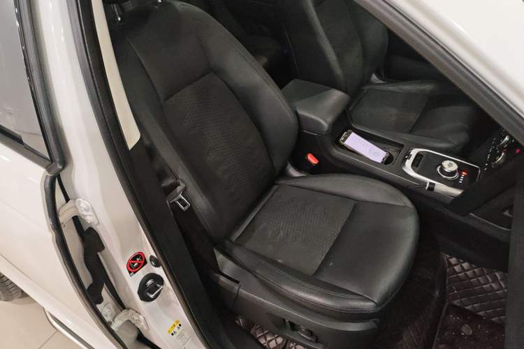 Used Land Rover Discovery Sport 2019 240 PS PURE Edition China VI Standard Right Front Seat
