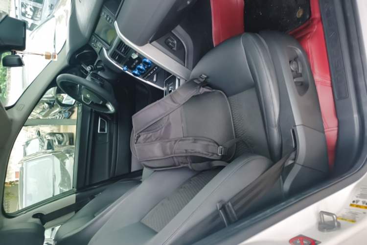 Used Land Rover Discovery Sport 2019 240 PS PURE Edition China VI Standard Right Front Seat
