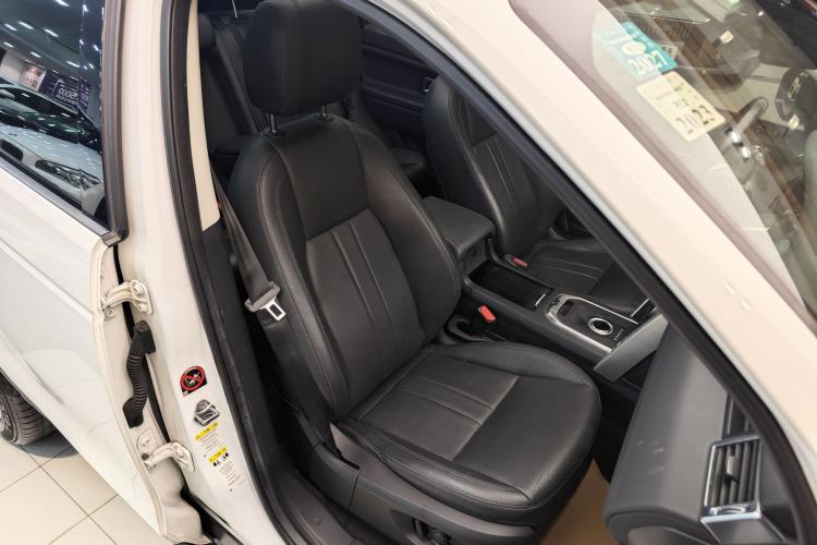 Used Land Rover Discovery Sport 2019 240 PS SE Version China VI Standard Right Front Seat