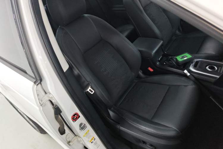 Used Land Rover Discovery Sport 2019 240 PS PURE Edition China VI Standard Right Front Seat