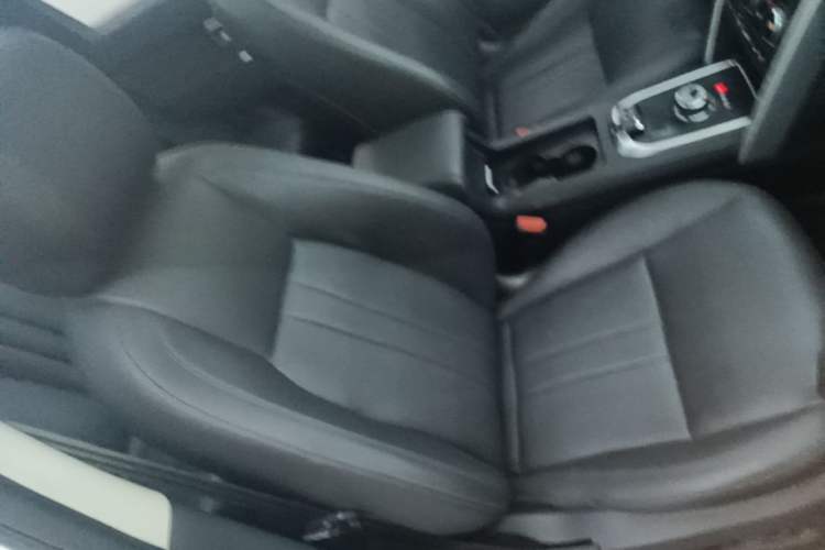 Used Land Rover Discovery Sport 2019 240 PS SE Version China VI Standard Right Front Seat
