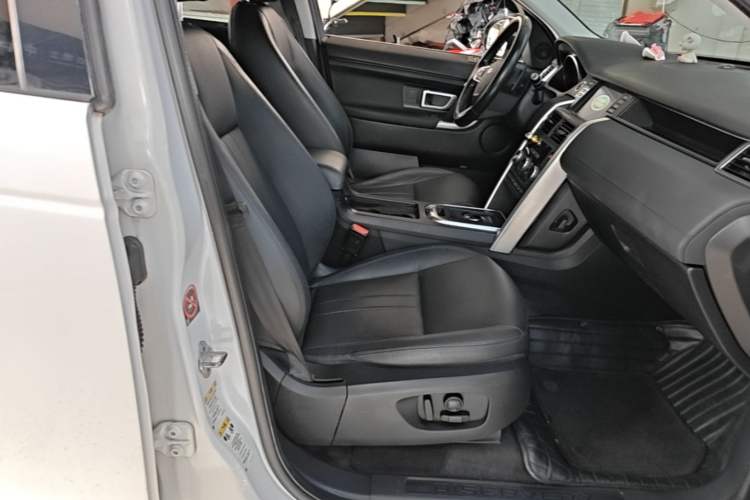 Used Land Rover Discovery Sport 2019 240 PS SE Version China VI Standard Right Front Seat