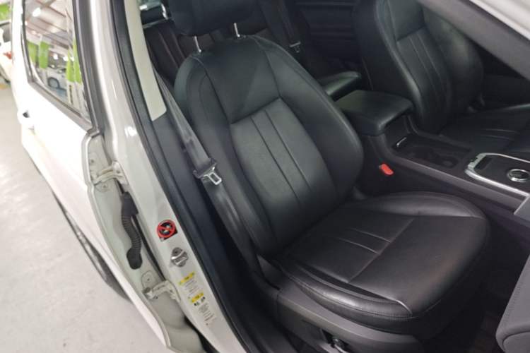 Used Land Rover Discovery Sport 2019 240 PS SE Version China VI Standard Right Front Seat