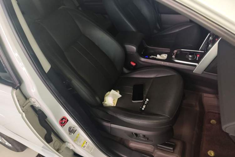 Used Land Rover Discovery Sport 2019 240 PS SE Version China VI Standard Right Front Seat