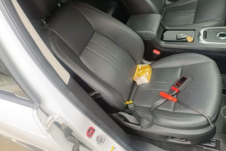 Used Land Rover Discovery Sport 2019 240 PS SE Version China VI Standard Right Front Seat