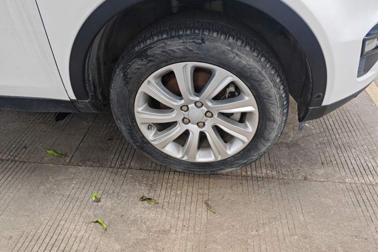 Used Land Rover Discovery Sport 2019 240 PS SE Version China VI Standard Right Front Wheel Hub