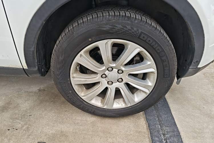 Used Land Rover Discovery Sport 2019 240 PS SE Version China VI Standard Right Front Wheel Hub