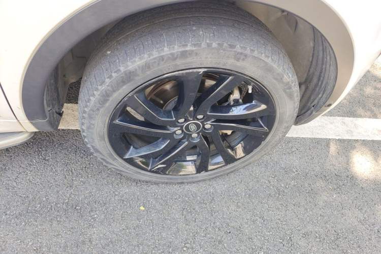 Used Land Rover Discovery Sport 2019 240 PS SE Dynamic Version China V Standard Right Front Wheel Hub
