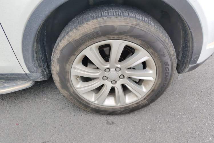 Used Land Rover Discovery Sport 2019 240 PS SE Version China VI Standard Right Front Wheel Hub