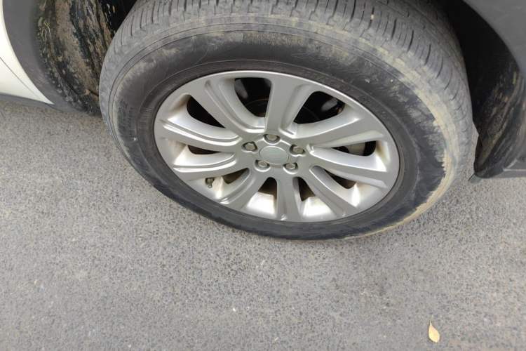 Used Land Rover Discovery Sport 2019 240 PS SE Version China VI Standard Right Front Wheel Hub