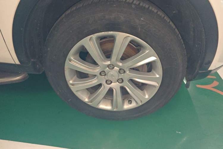 Used Land Rover Discovery Sport 2019 240 PS SE Version China VI Standard Right Front Wheel Hub