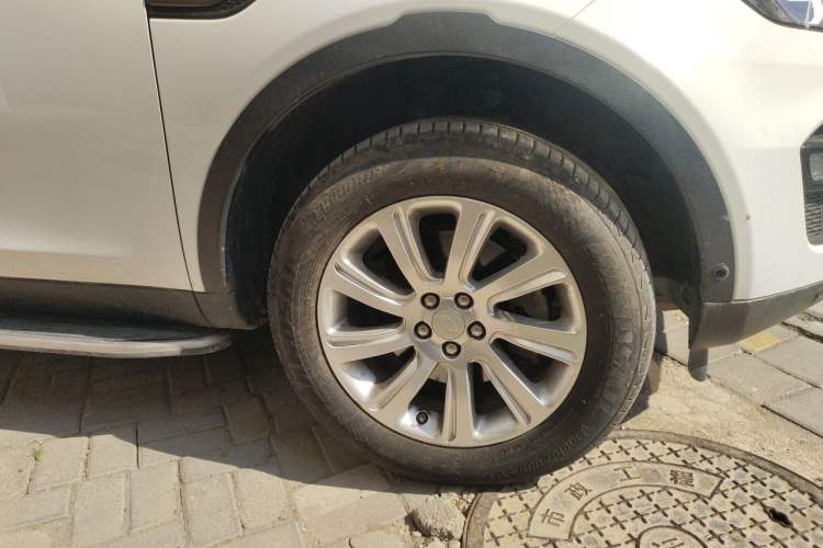 Used Land Rover Discovery Sport 2019 240 PS SE Version China VI Standard Right Front Wheel Hub