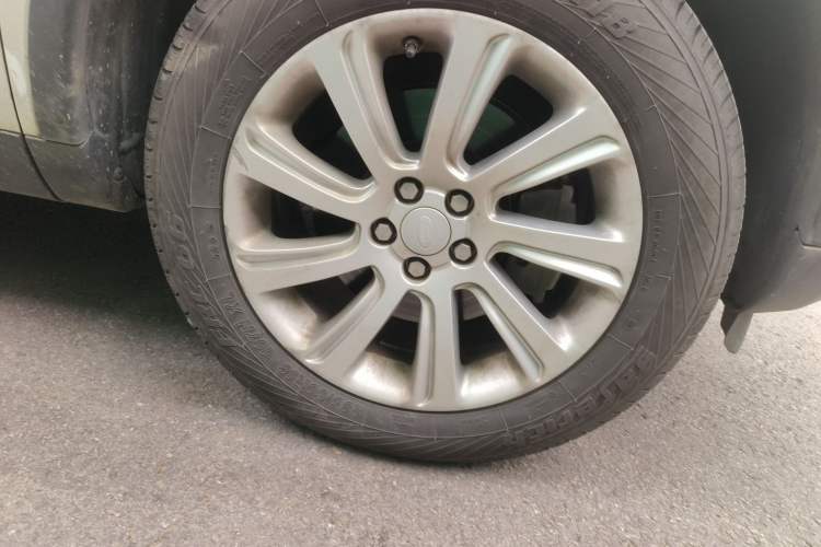 Used Land Rover Discovery Sport 2019 240 PS PURE Edition China VI Standard Right Front Wheel Hub