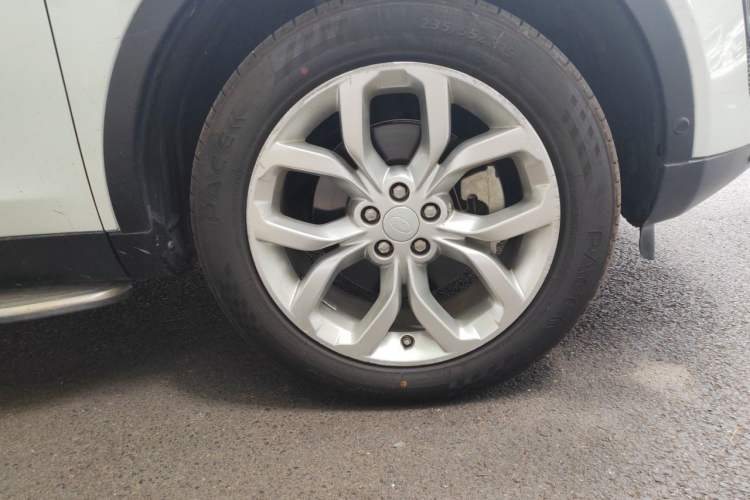 Used Land Rover Discovery Sport 2019 240 PS HSE Version China VI Standard Right Front Wheel Hub