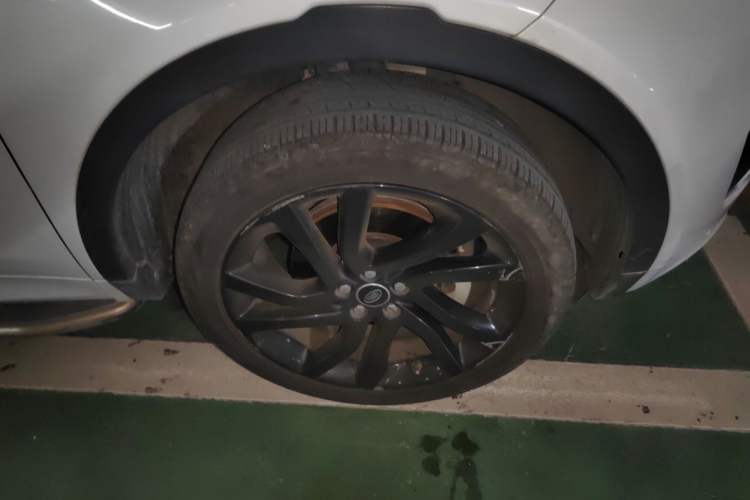 Used Land Rover Discovery Sport 2019 240 PS SE Version China V Standard Right Front Wheel Hub