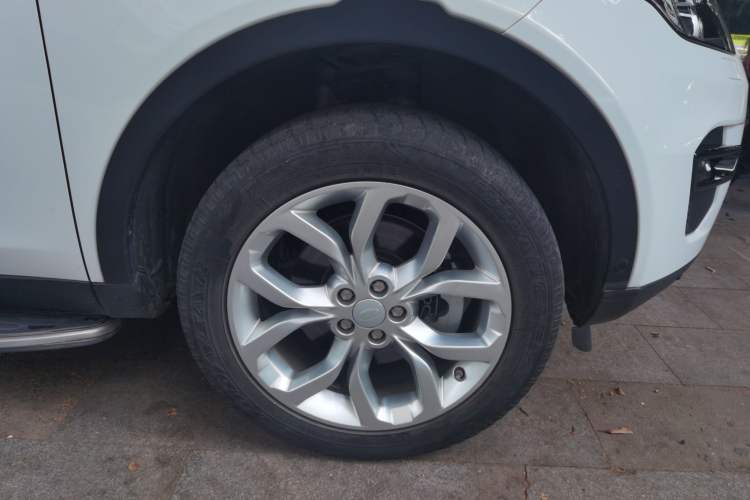 Used Land Rover Discovery Sport 2019 240 PS HSE Version China V Standard Right Front Wheel Hub