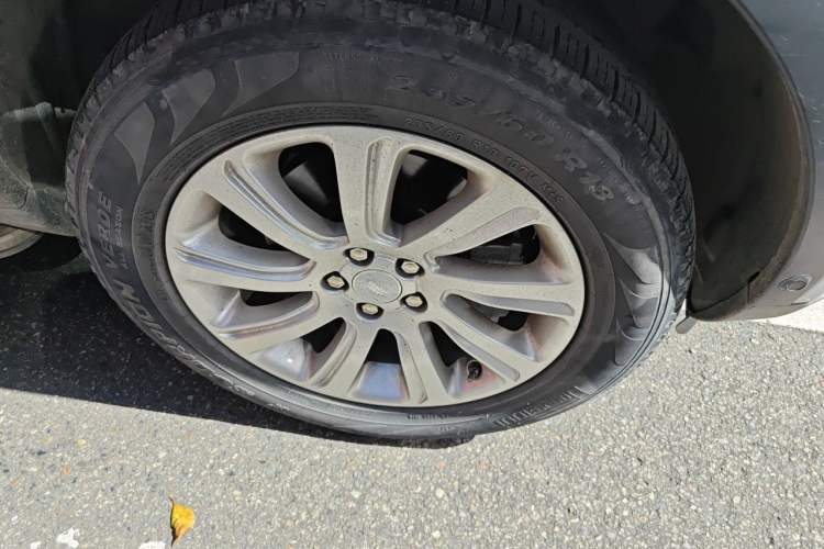 Used Land Rover Discovery Sport 2019 240 PS SE Version China VI Standard Right Front Wheel Hub