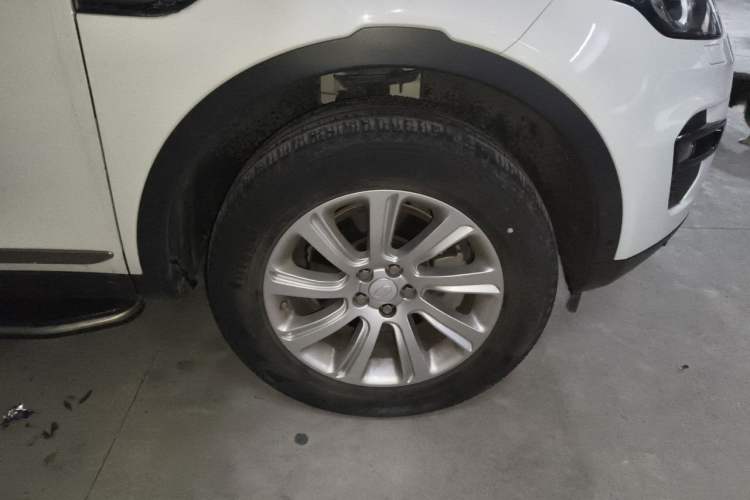 Used Land Rover Discovery Sport 2019 240 PS SE Version China V Standard Right Front Wheel Hub