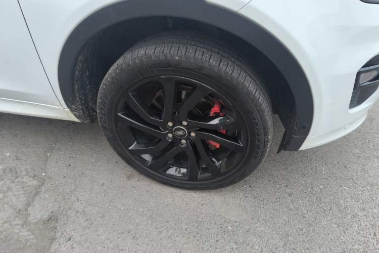Used Land Rover Discovery Sport 2019 240 PS SE Version China VI Standard Right Front Wheel Hub