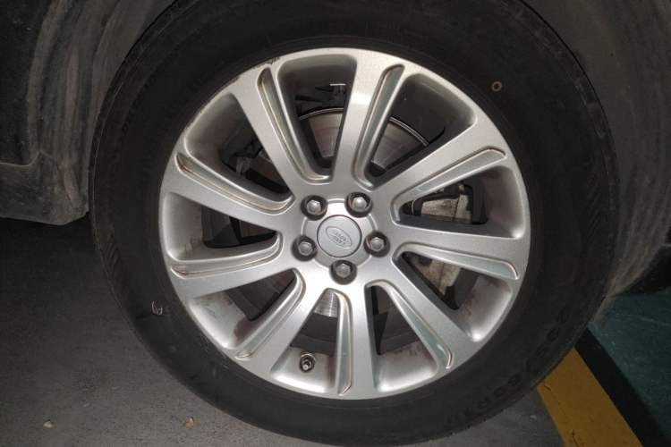 Used Land Rover Discovery Sport 2019 240 PS PURE Edition China V Standard Right Front Wheel Hub