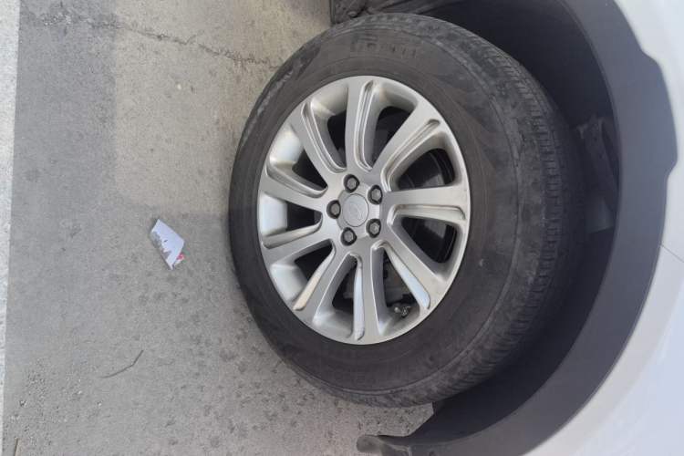 Used Land Rover Discovery Sport 2019 240 PS SE Version China V Standard Right Front Wheel Hub