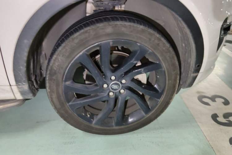 Used Land Rover Discovery Sport 2019 240 PS SE Dynamic Version China V Standard Right Front Wheel Hub