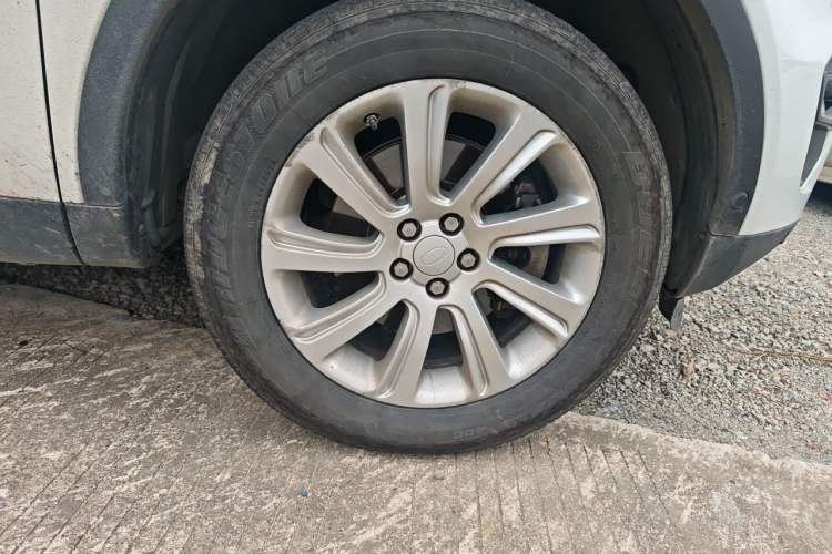 Used Land Rover Discovery Sport 2019 240 PS SE Version China VI Standard Right Front Wheel Hub