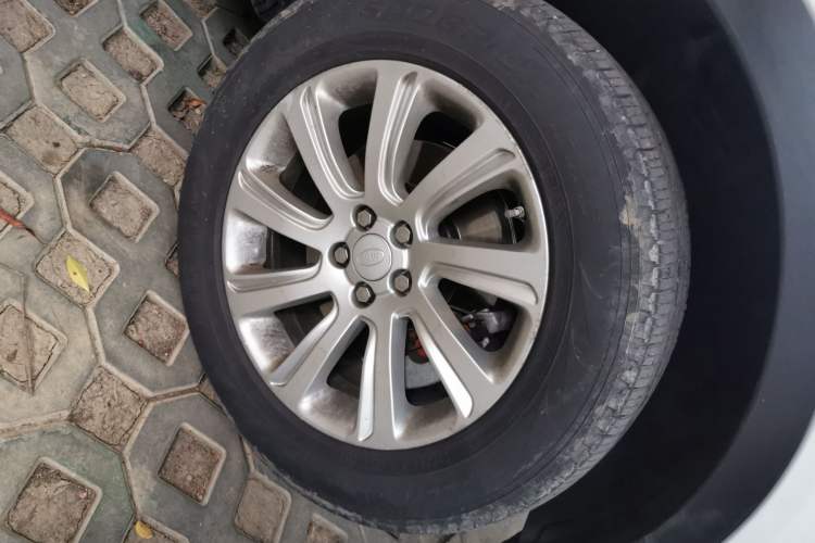 Used Land Rover Discovery Sport 2019 240 PS SE Version China VI Standard Right Front Wheel Hub