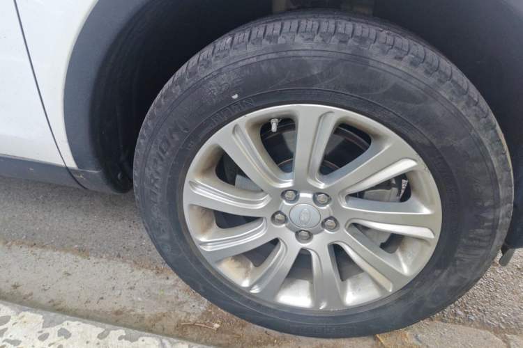 Used Land Rover Discovery Sport 2019 240 PS SE Version China VI Standard Right Front Wheel Hub
