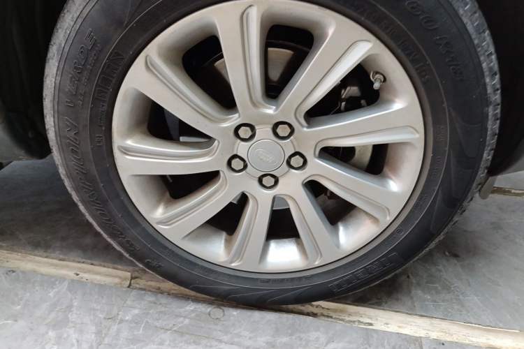 Used Land Rover Discovery Sport 2019 240 PS SE Version China V Standard Right Front Wheel Hub