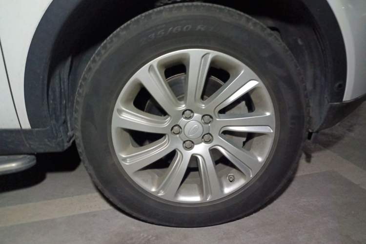 Used Land Rover Discovery Sport 2019 200PS PURE Edition China VI Standard Right Front Wheel Hub