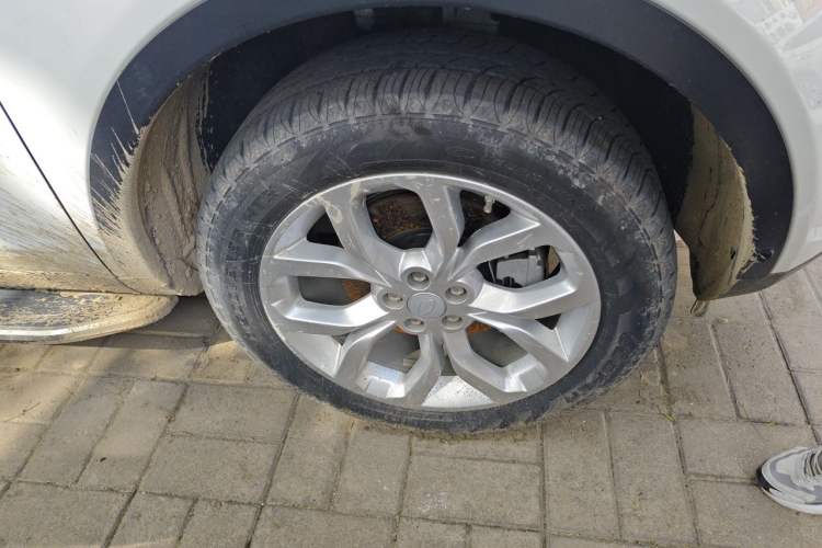 Used Land Rover Discovery Sport 2019 240 PS HSE Version China VI Standard Right Front Wheel Hub