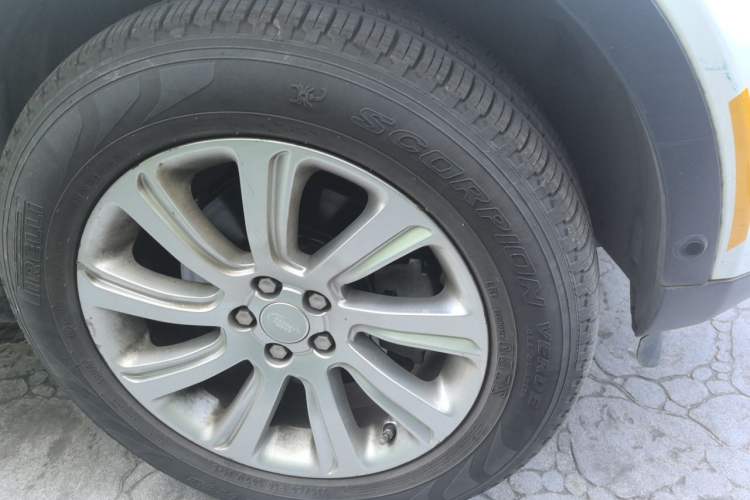 Used Land Rover Discovery Sport 2019 240 PS SE Version China VI Standard Right Front Wheel Hub