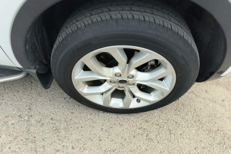 Used Land Rover Discovery Sport 2019 240 PS HSE Version China V Standard Right Front Wheel Hub