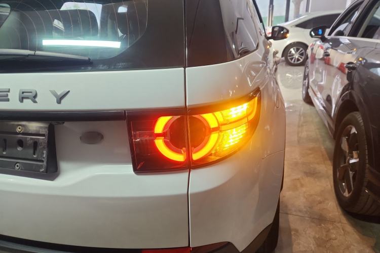 Used Land Rover Discovery Sport 2019 240 PS PURE Edition China VI Standard Right Rear Taillight