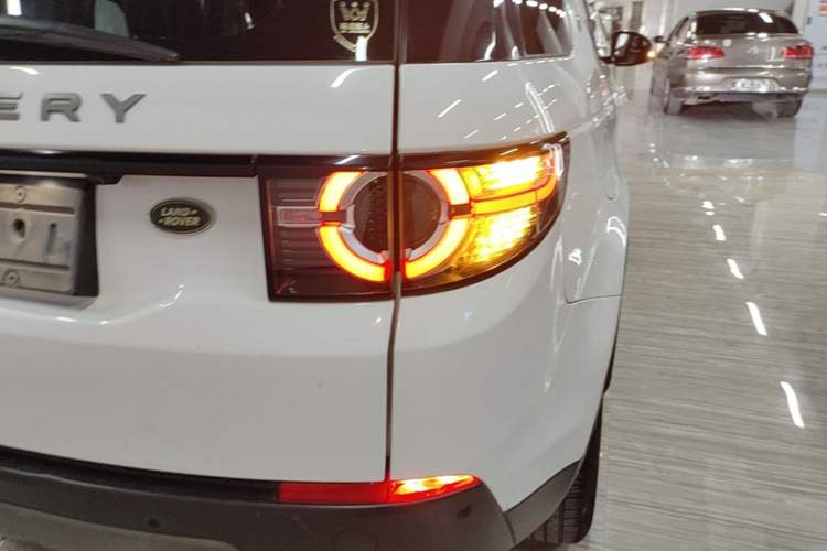 Used Land Rover Discovery Sport 2019 240 PS SE Version China VI Standard Right Rear Taillight