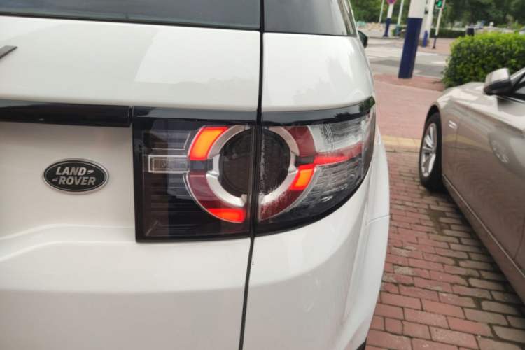 Used Land Rover Discovery Sport 2019 240 PS SE Version China VI Standard Right Rear Taillight