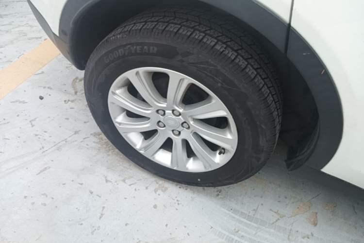 Used Land Rover Discovery Sport 2019 240 PS SE Version China V Standard Right Rear Wheel Hub