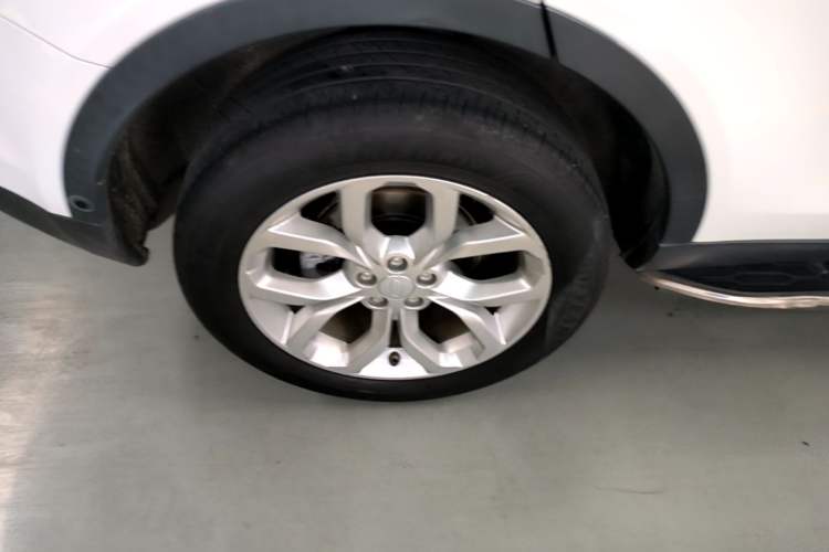 Used Land Rover Discovery Sport 2019 240 PS HSE Version China VI Standard Right Rear Wheel Hub