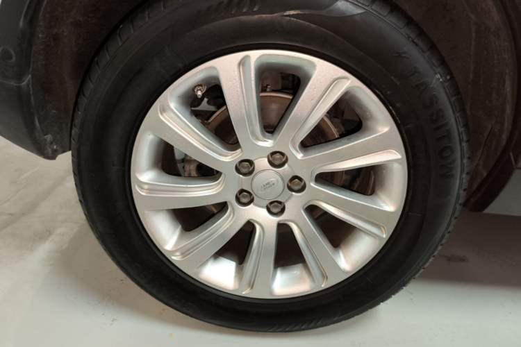 Used Land Rover Discovery Sport 2019 240 PS SE Version China VI Standard Right Rear Wheel Hub