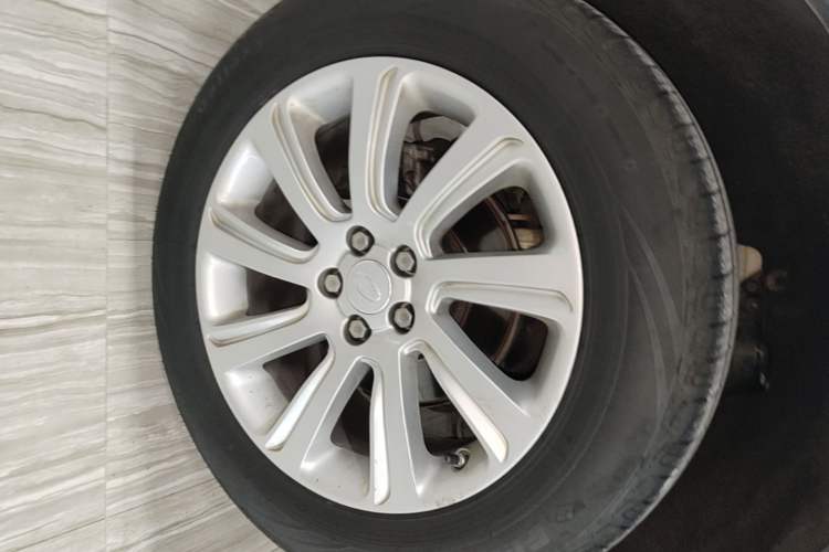 Used Land Rover Discovery Sport 2019 240 PS SE Version China VI Standard Right Rear Wheel Hub