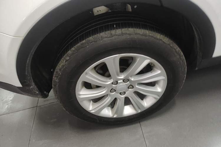 Used Land Rover Discovery Sport 2019 240 PS SE Version China VI Standard Right Rear Wheel Hub