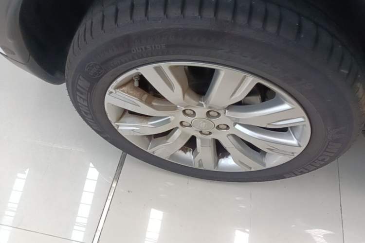 Used Land Rover Discovery Sport 2019 240 PS SE Version China VI Standard Right Rear Wheel Hub