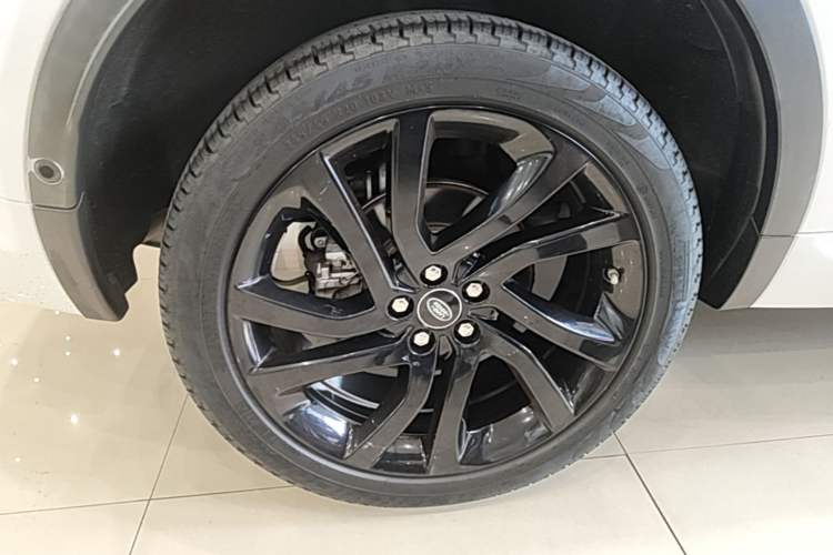 Used Land Rover Discovery Sport 2019 240 PS SE Dynamic Version China VI Standard Right Rear Wheel Hub