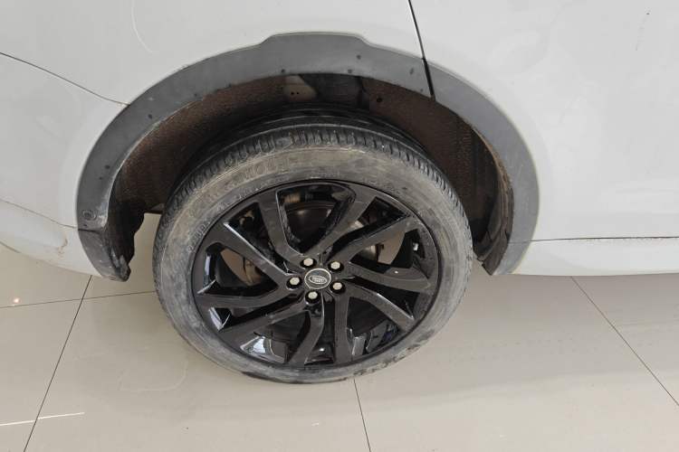 Used Land Rover Discovery Sport 2019 240 PS SE Dynamic Version China VI Standard Right Rear Wheel Hub