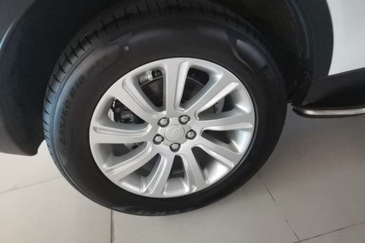 Used Land Rover Discovery Sport 2019 240 PS PURE Edition China VI Standard Right Rear Wheel Hub