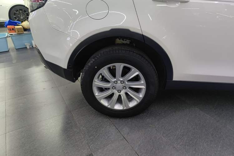 Used Land Rover Discovery Sport 2019 240 PS PURE Edition China VI Standard Right Rear Wheel Hub