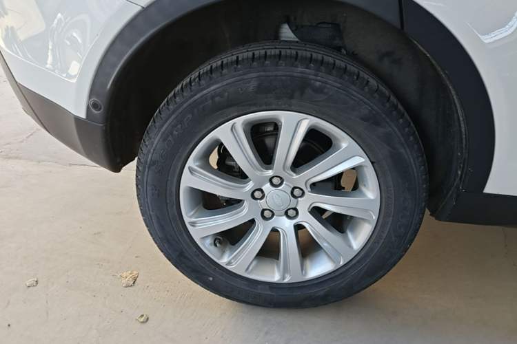 Used Land Rover Discovery Sport 2019 240 PS SE Version China V Standard Right Rear Wheel Hub